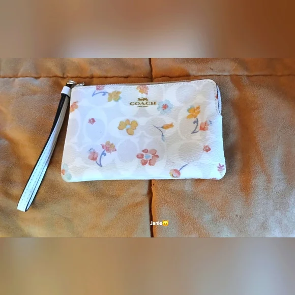 Coach Floral Signature Canvas corner zip Wristlet - Picture 1 of 8